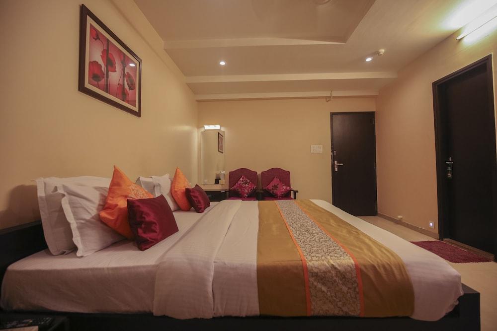 OYO 703 Hotel Shahi Palace