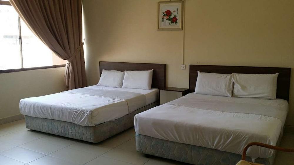 Dragon & Phoenix Hotel