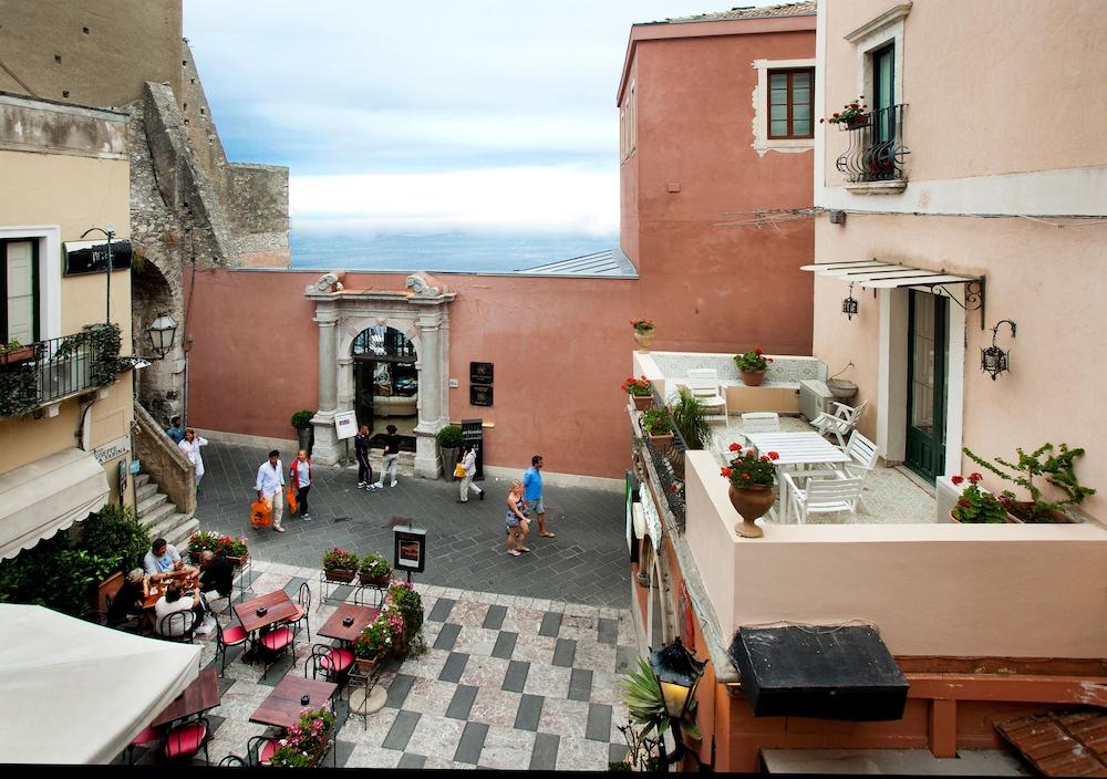 Porta Di Mezzo Luxury suites and rooms