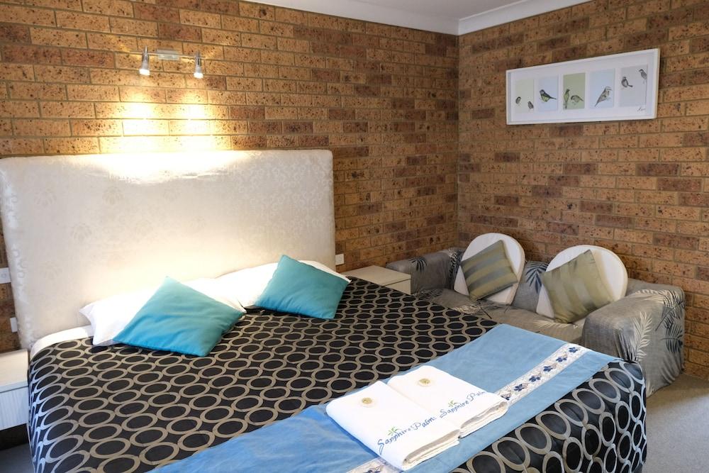 Sapphire Palms Motel