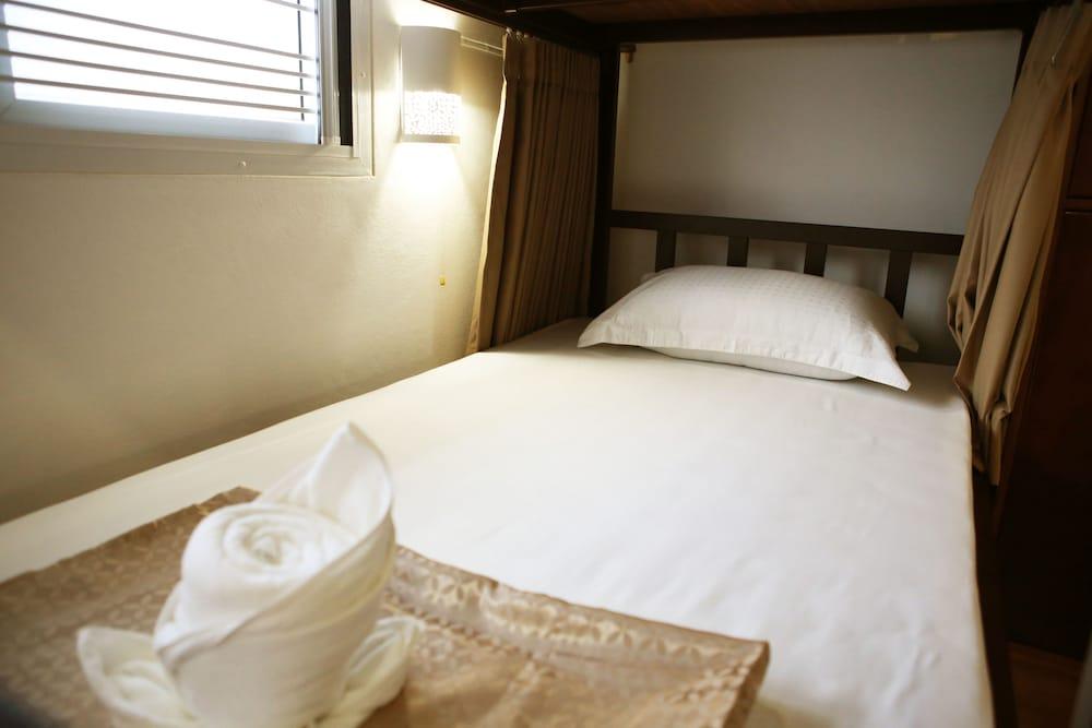 Les Fleurs Bangkok Hostel