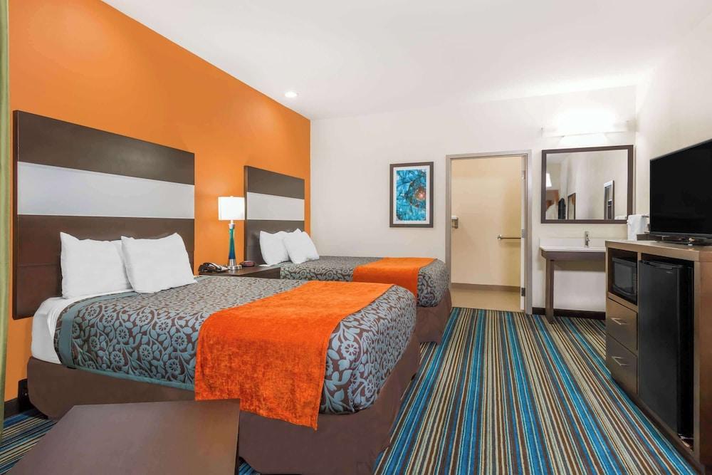 Days Inn & Suites by Wyndham Katy