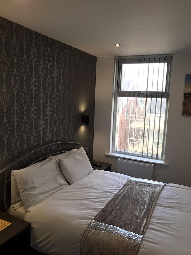 Shores Holiday Apartments