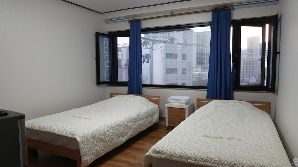 Grand Field Residence Hostel