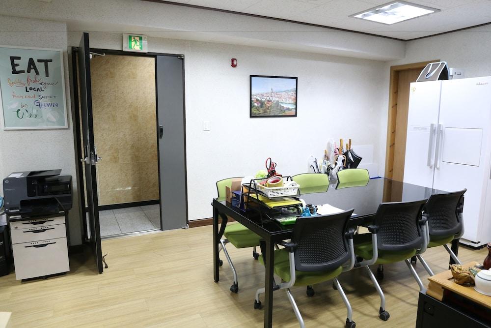 Grand Field Residence Hostel