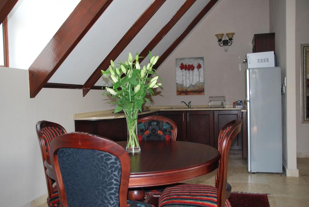 Sunninghill Guest Lodge