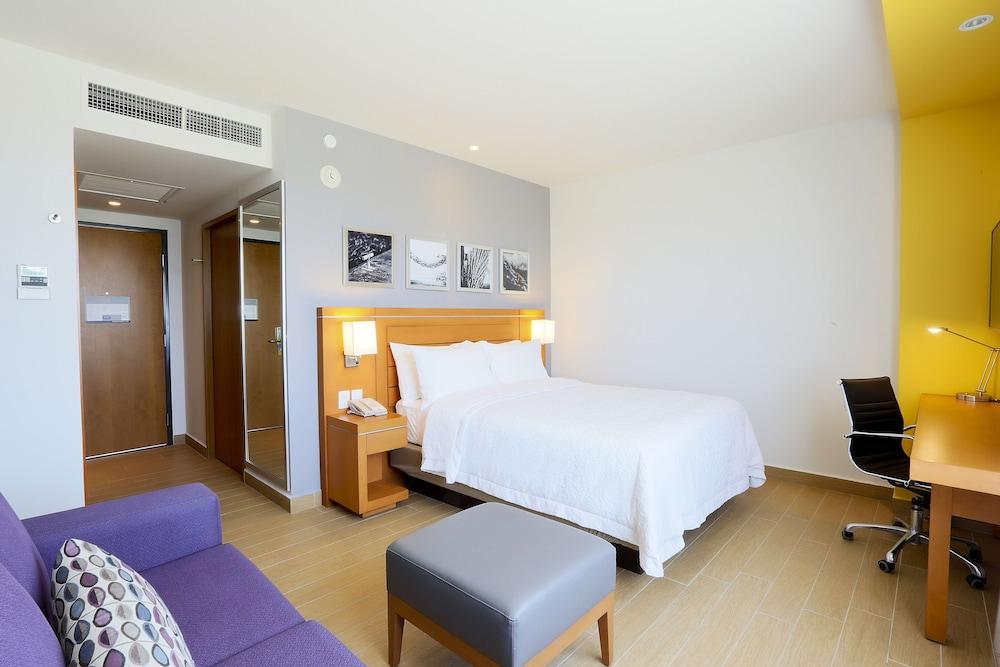 Hampton Inn & Suites by Hilton Paraiso