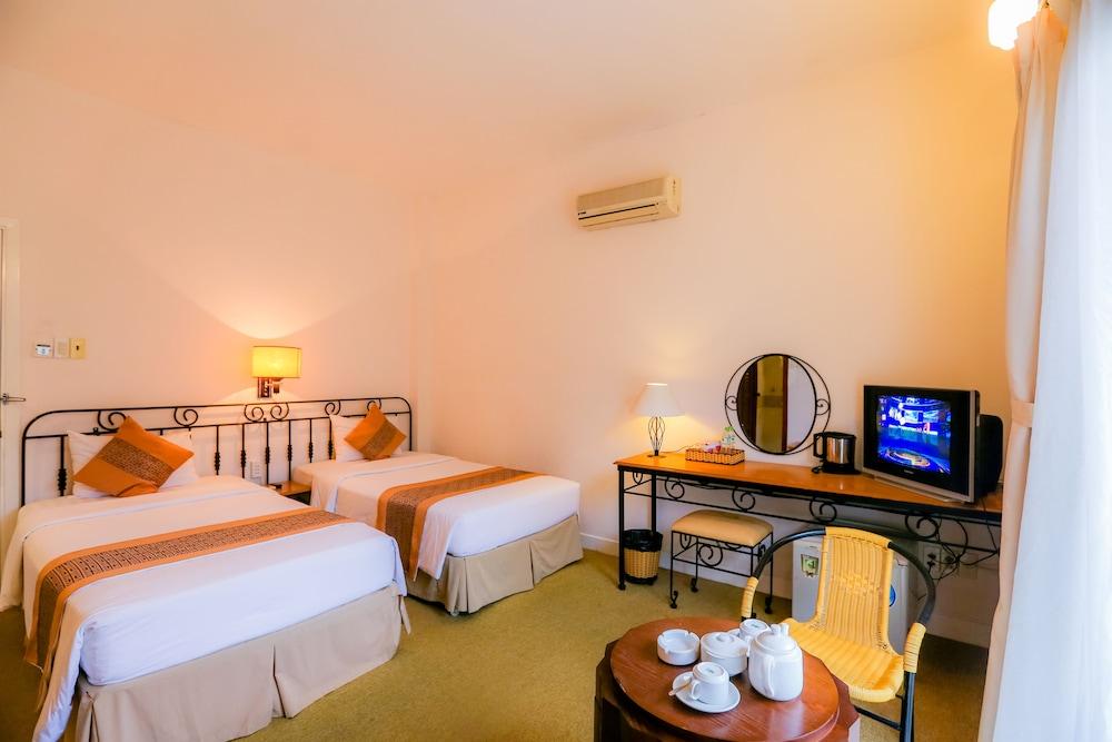 Valley Mountain Hotel