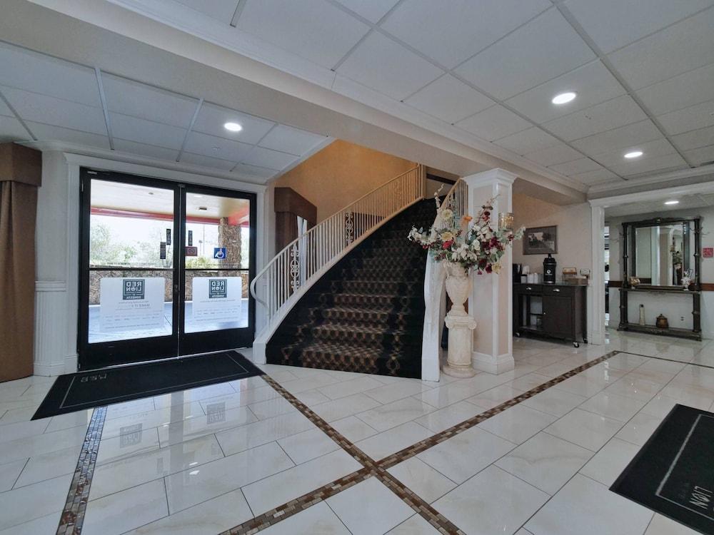 Red Lion Inn & Suites Auburn