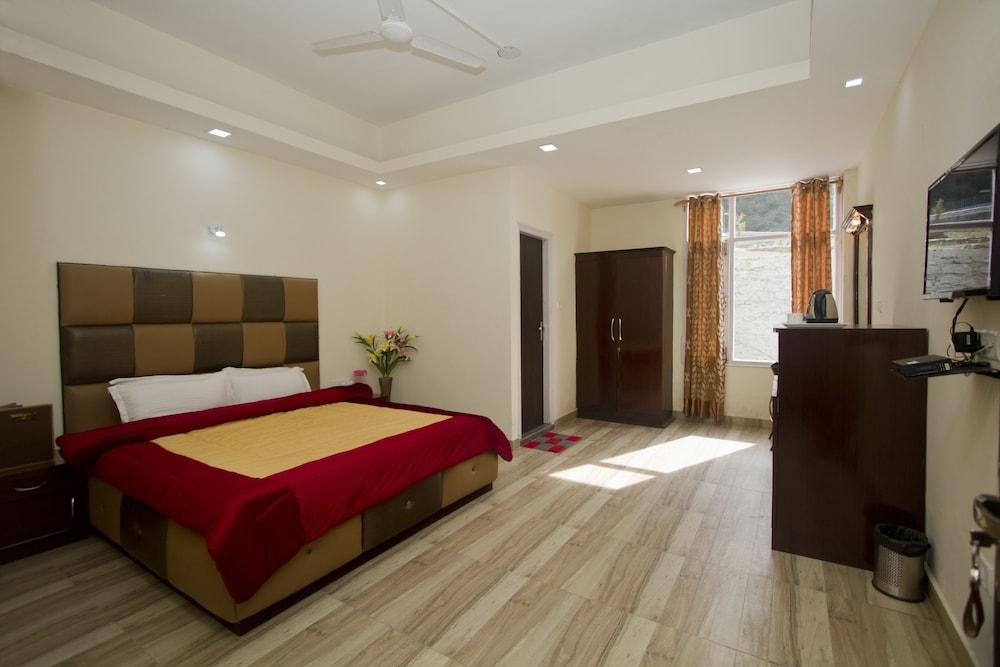 Snow Touch Resort (Shri Nath Group)