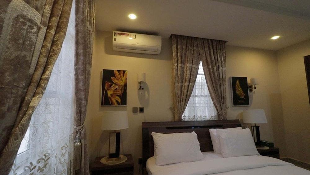 De Marshall Hotel and Apartments