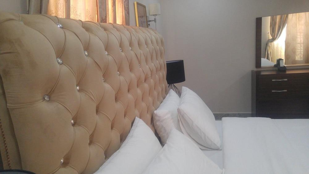 De Marshall Hotel and Apartments