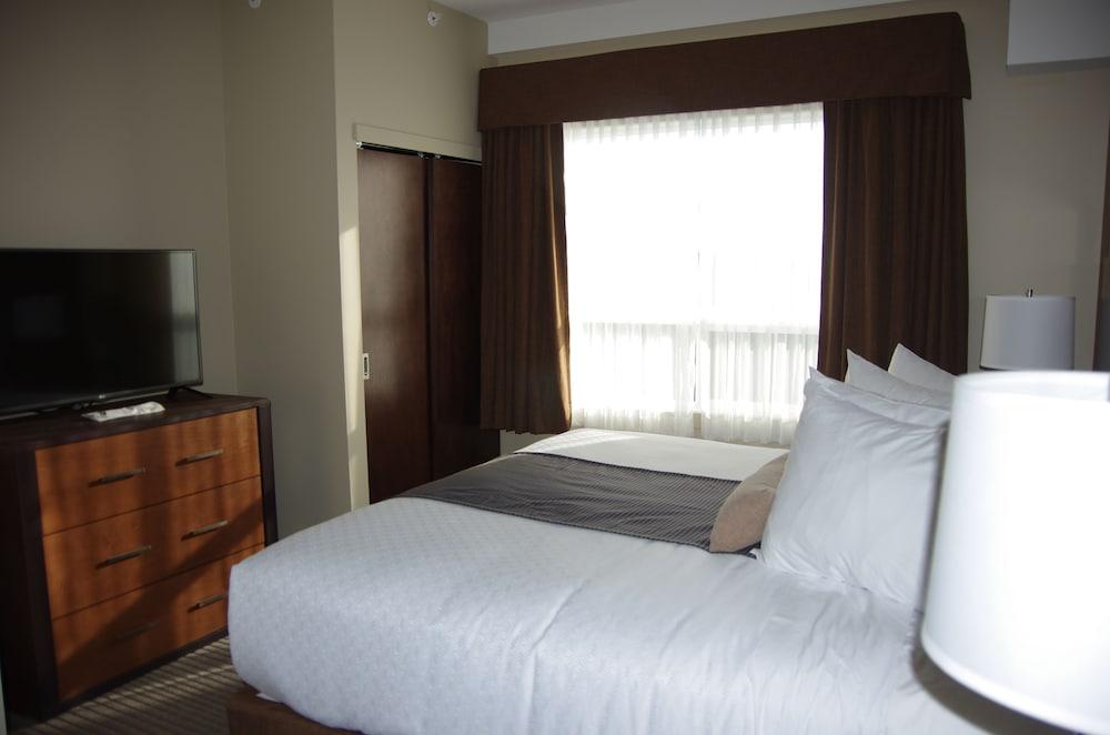 Best Western Plus Lacombe Inn & Suites