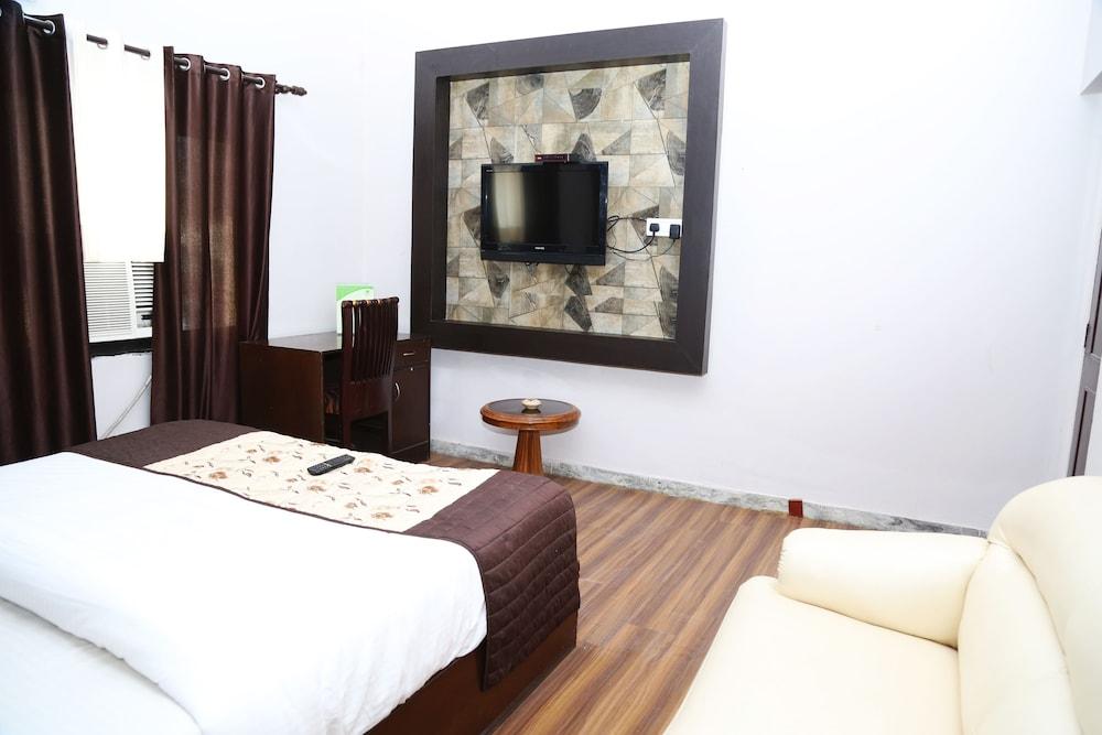 Pacific Inn Suryansh Hotel