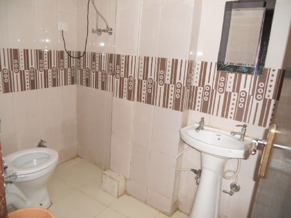 Hotel Airport Royal Blue