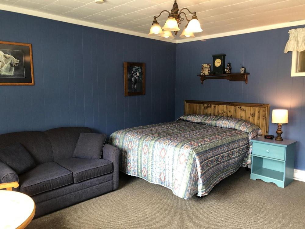 Dwight Village Motel