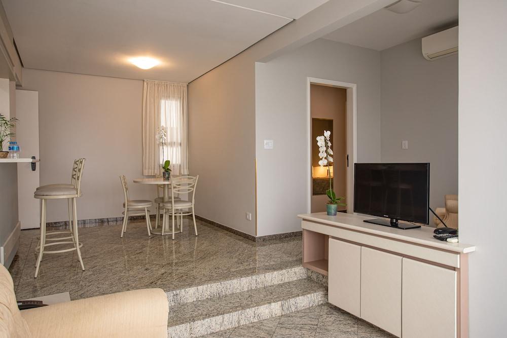 Plaza Inn Small Town Flat