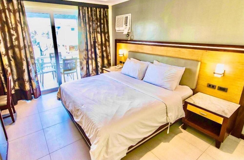 MO2 Westown Hotel Iloilo