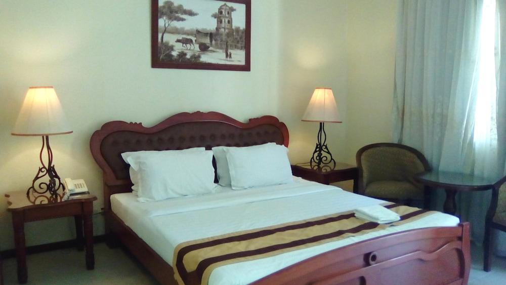 Alona Kew White Beach Resort