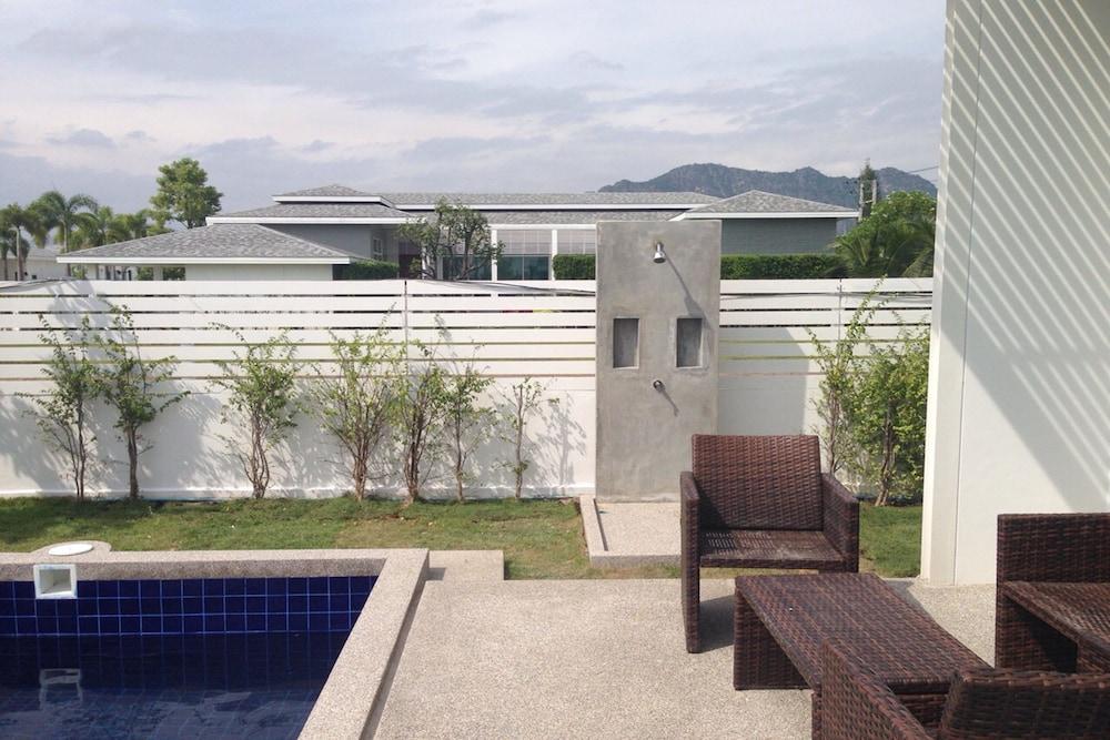 Baan Sarinya Pool Villa