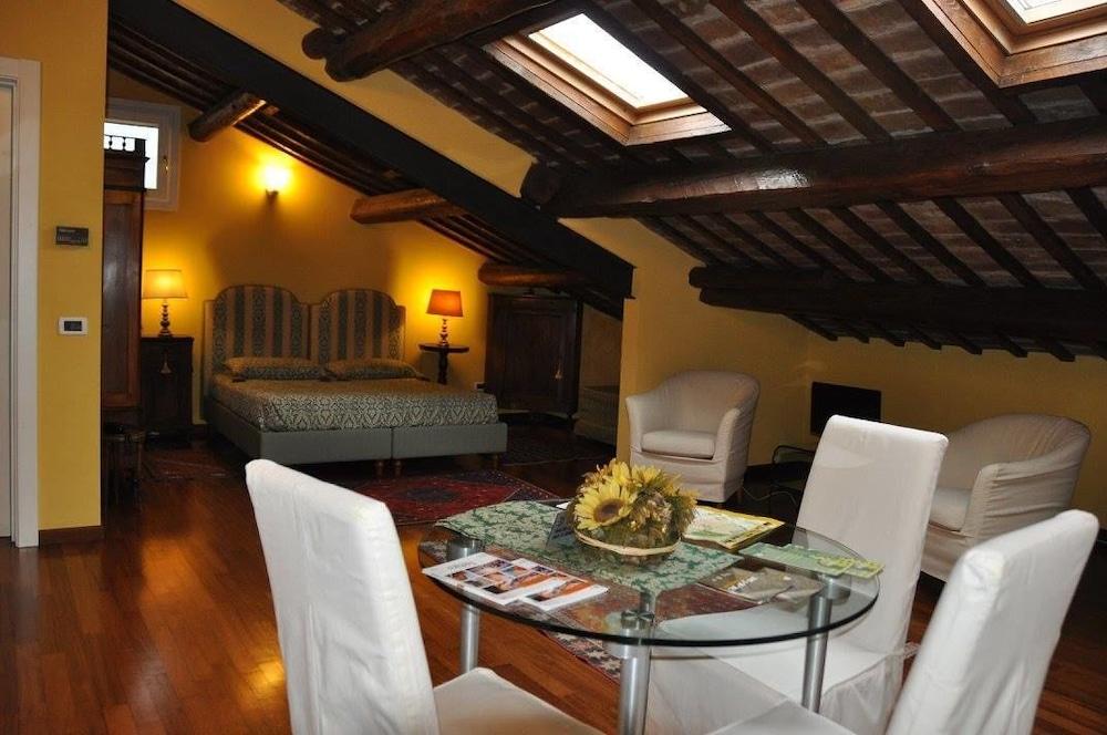 Piazza Nova Guest House