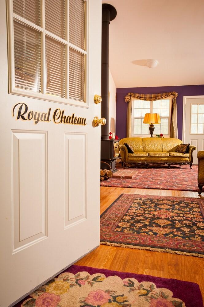 Hearthstone Elegant Lodge by the River