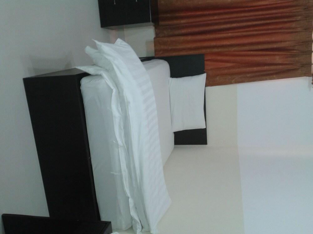 Al Basateen Hotel Apartment