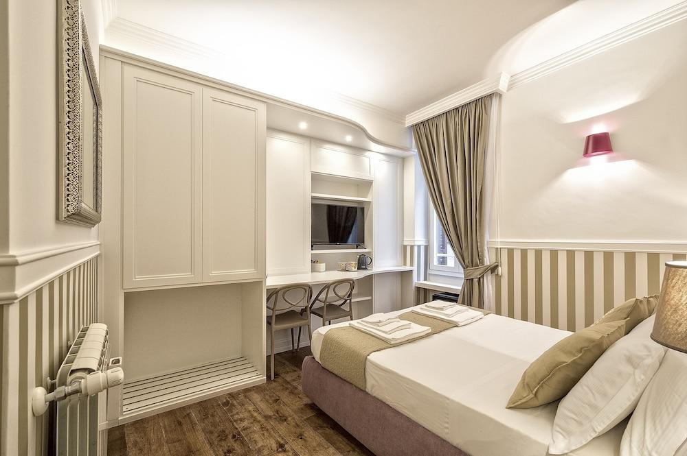 Magenta Collection Sant'Anna