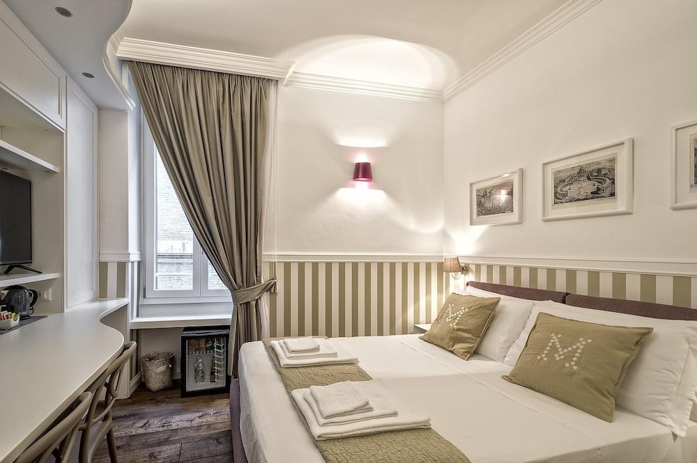 Magenta Collection Sant'Anna