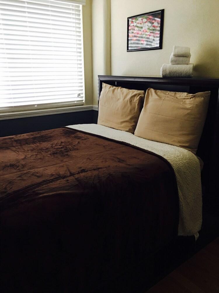 Traveler's Bed & Breakfast Hostel