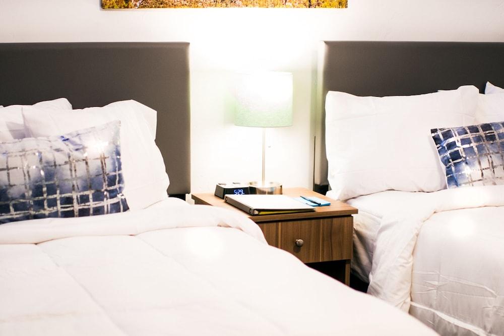 Blue Sage Inn & Suites