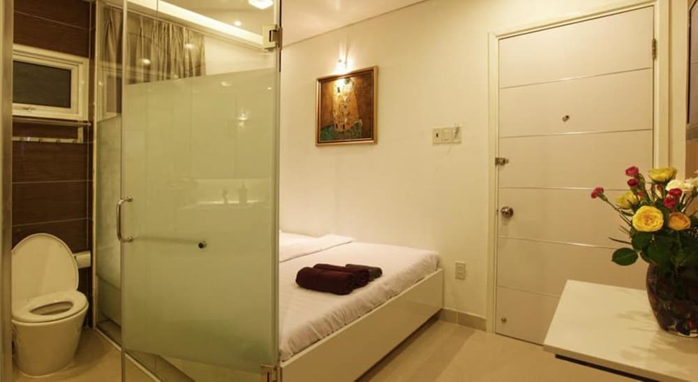 Yellow House Saigon Hotel