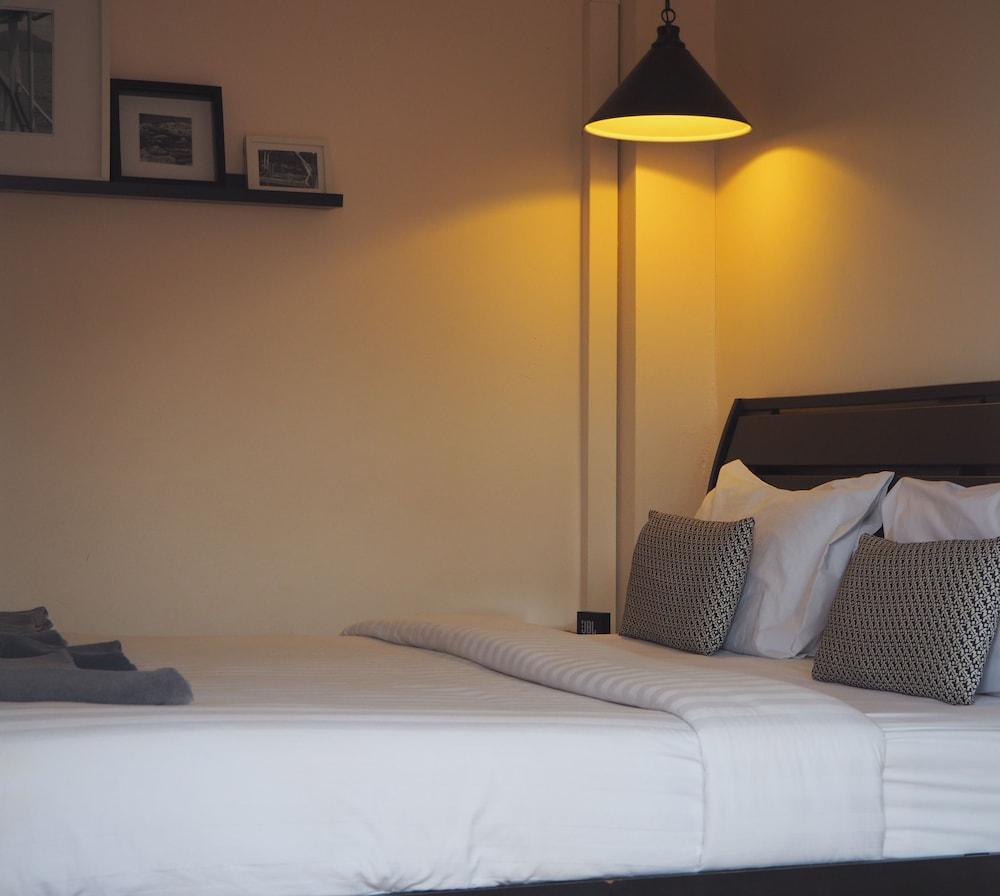 Side Walk Boutique Hotel