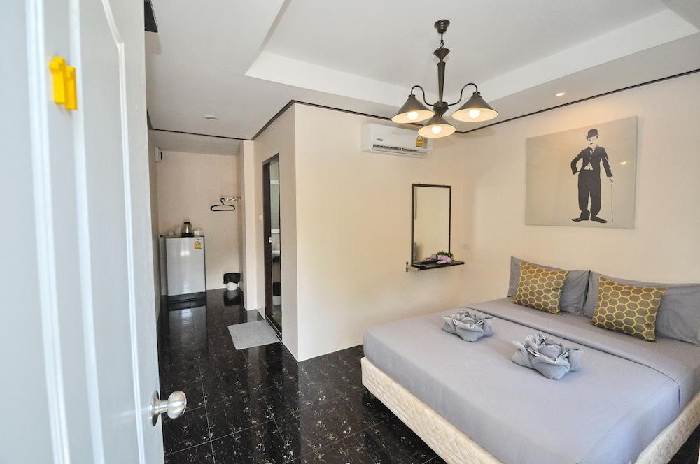 Side Walk Boutique Hotel