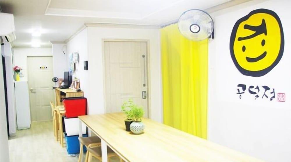 GDJ Guesthouse - Hostel