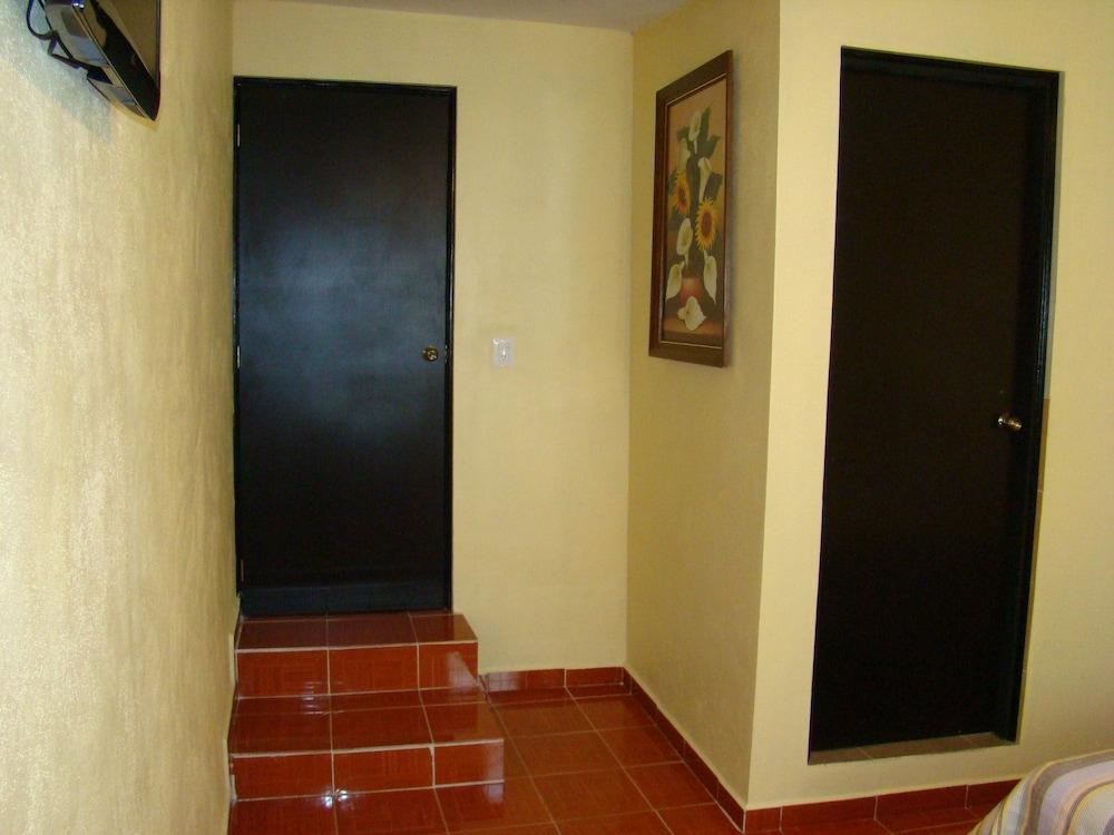 Posada Mayin - Adults only