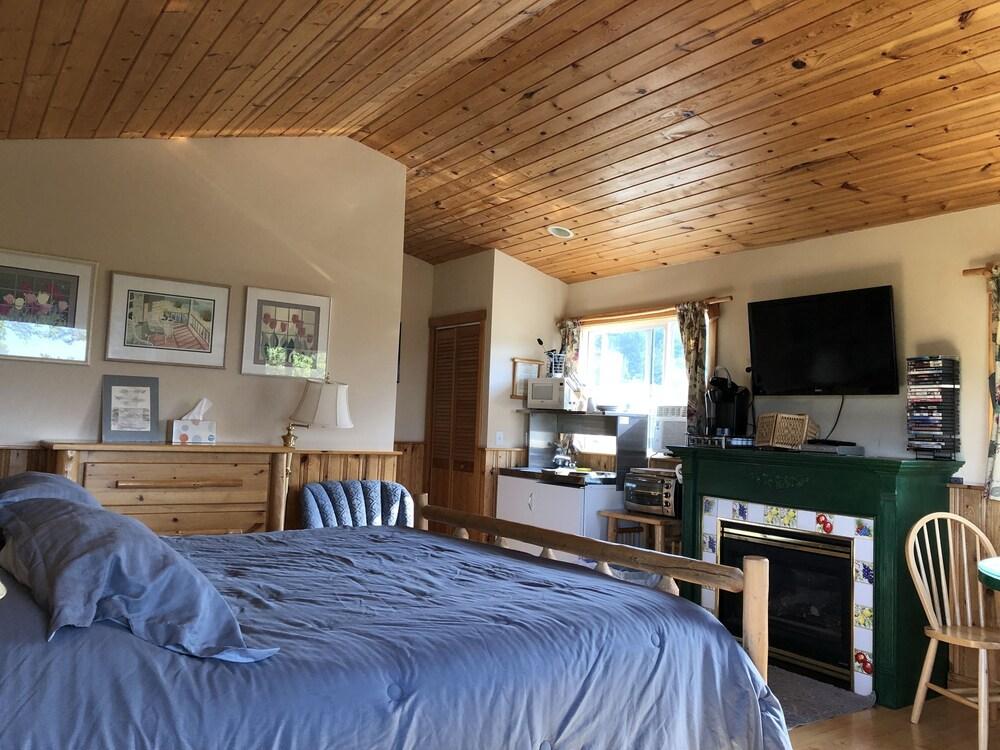 Deer Harbor Cottages