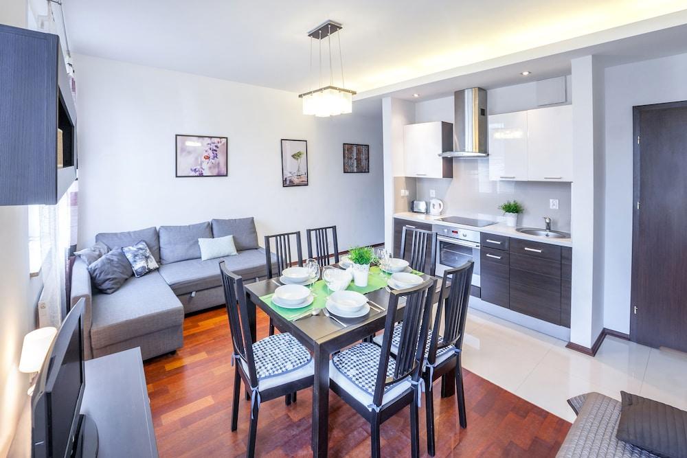 FriendHouse Apartments