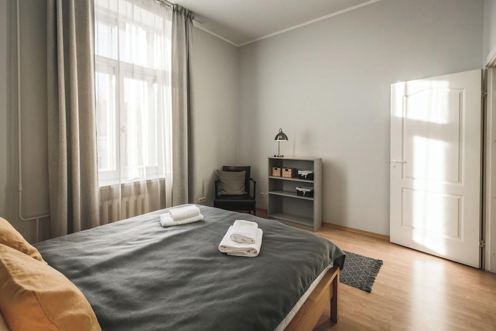 Bearsleys Downtown Apartments