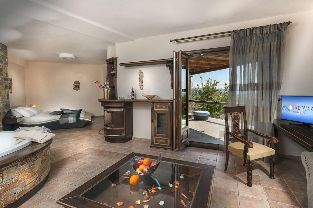 Iakovakis Suites & Spa