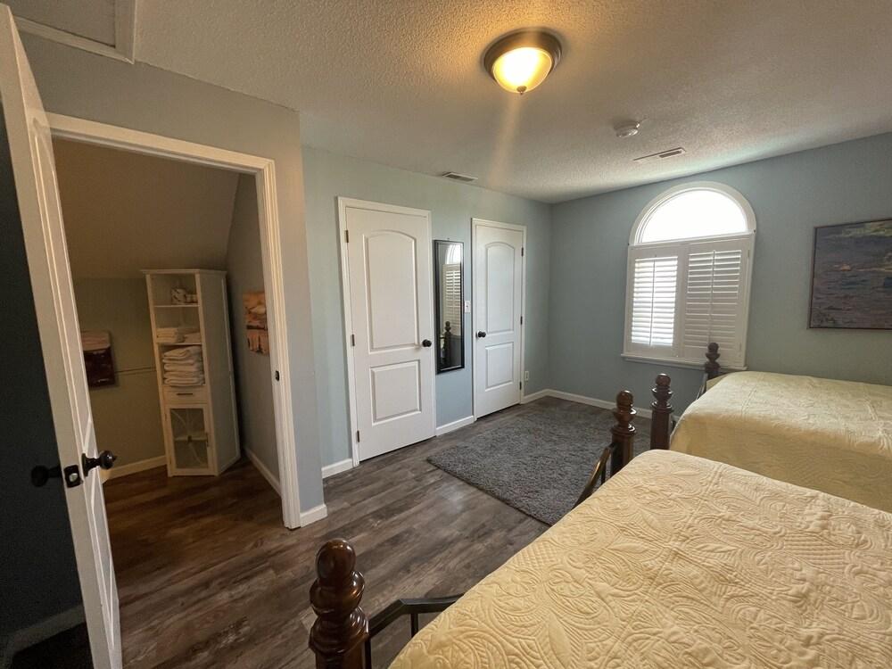 Harbour Square Suites