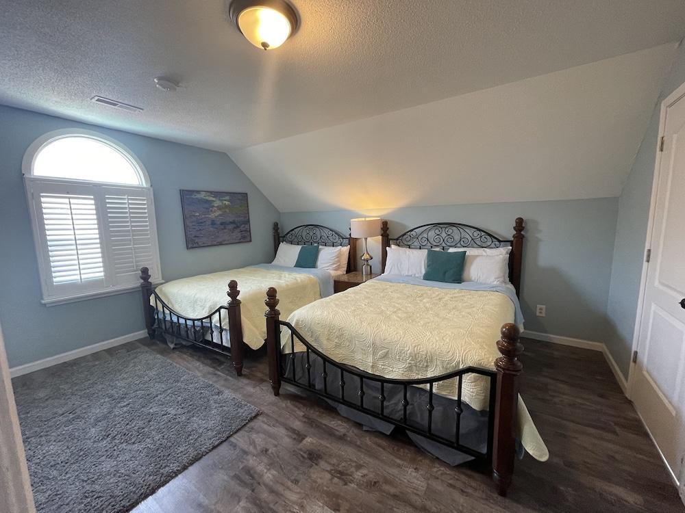 Harbour Square Suites