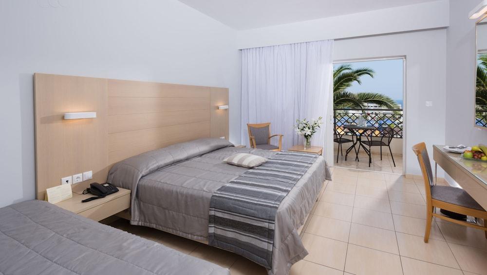 Grand Hotel Holiday Resort