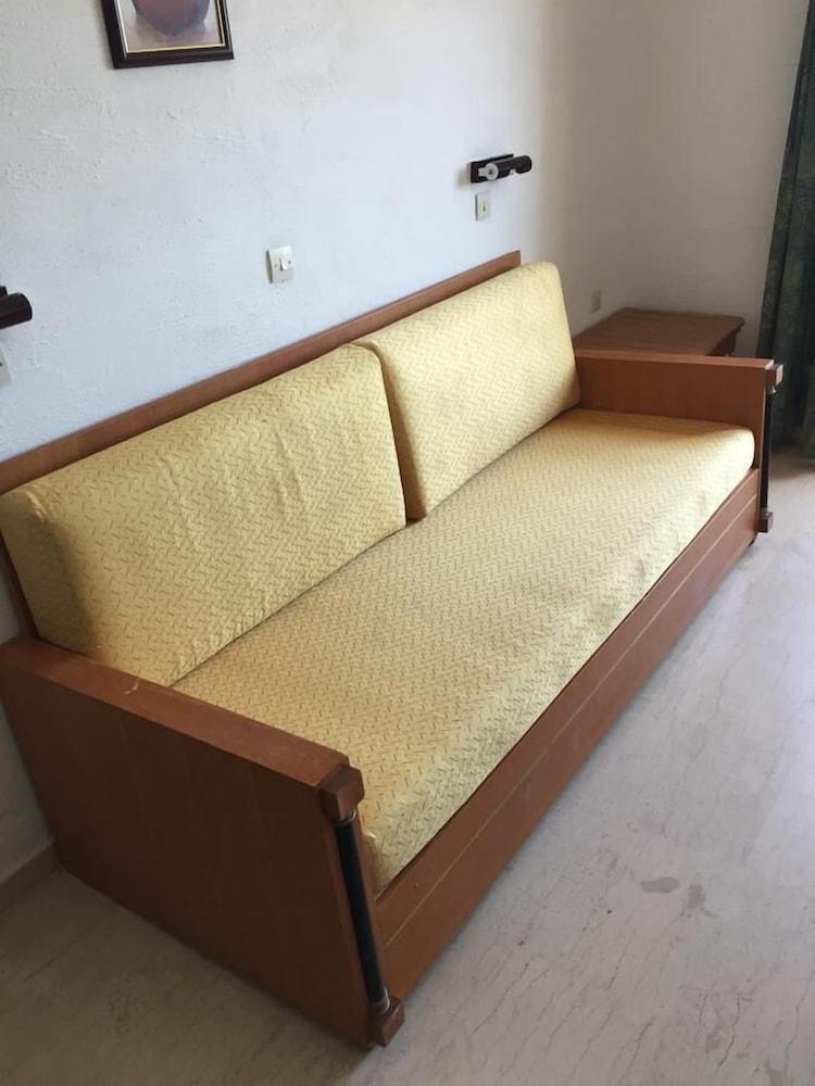 Diamond Beach Apts & Studios