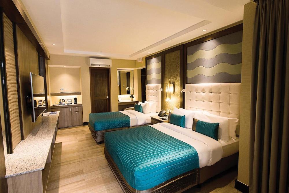 Acuatico Beach Resort