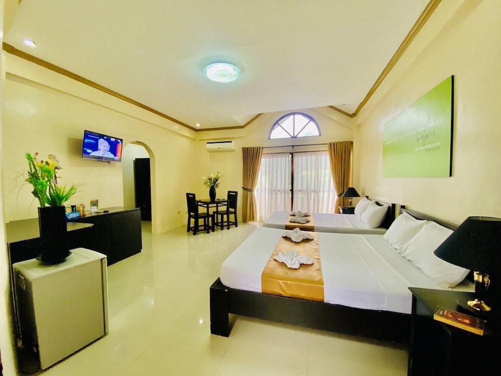 The Q Hotel & Restaurant