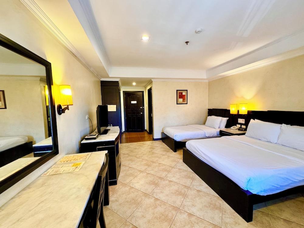 MO2 Westown Hotel Bacolod - Downtown