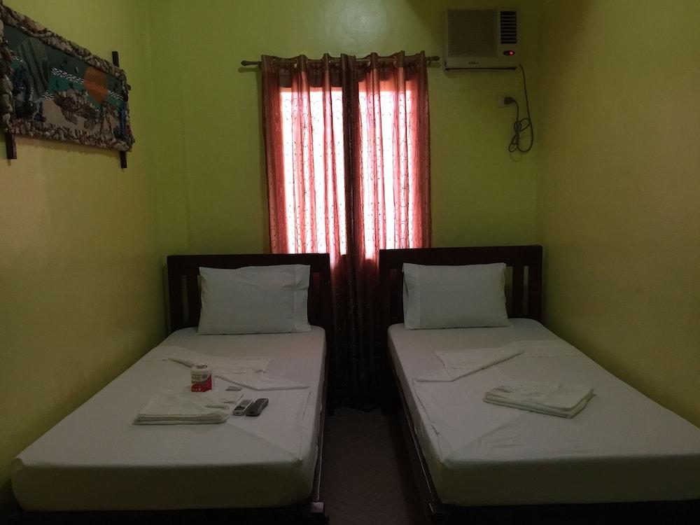 Luis Bay Travellers Lodge Coron