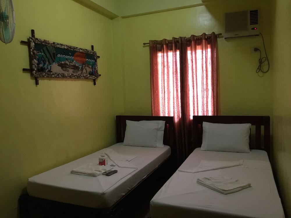 Luis Bay Travellers Lodge Coron