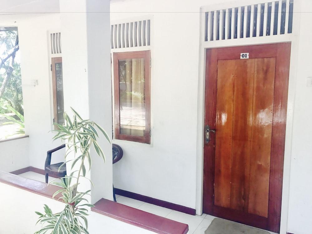 Palm Grove Holiday Inn